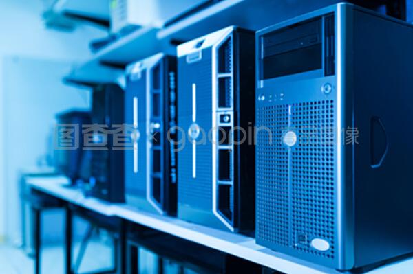 資料室內(nèi)的電腦網(wǎng)絡(luò)伺服器 計(jì)算機(jī)網(wǎng)絡(luò)技術(shù)的開(kāi)發(fā)與應(yīng)用