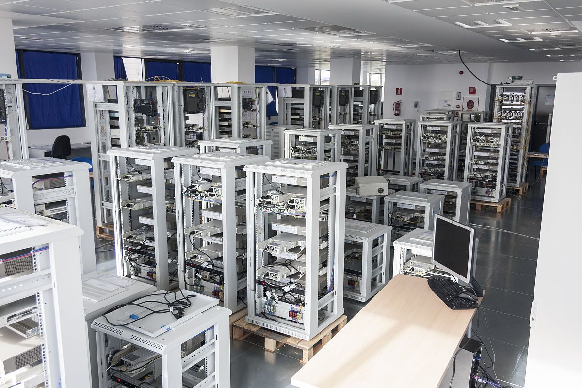 個人給小型工作室做網絡布線需準備材料,工具,確定布線路徑,鋪設電纜